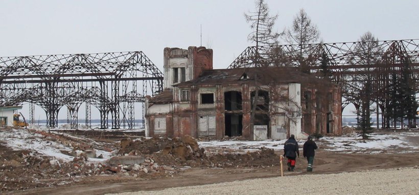 Проведение обмерных работ на Нижегородской стрелке - здание водозаборной станции. Водозаборная станция рядом с пакгаузами